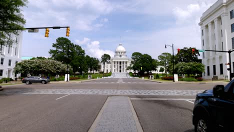 Dexter-Avenue-and-Alabama-State-Capitol-building-in-Montgomery,-Alabama-with-stable-video