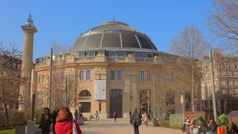 Paris,-France:-Shot-of-Bourse-de-commerce,-Commodities-Exchange-building-in-Paris,-France-which-is-used-to-provide-services-to-businesses-by-Paris-Chamber-of-Commerce