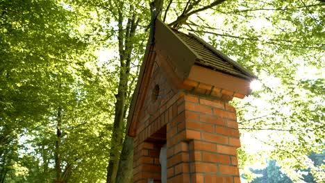 Santuario-De-Ladrillo-En-El-Parque-De-Gietrzwałd.