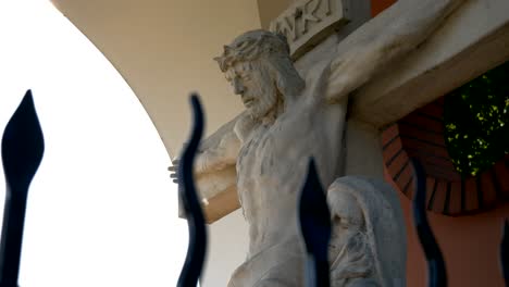 Figur-Des-Gekreuzigten-Jesus,-Kreuzweg-In-Gietrzwałd