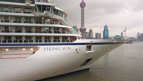 Viking-Sun-Arriving-at-Port-in-Shanghai,-China