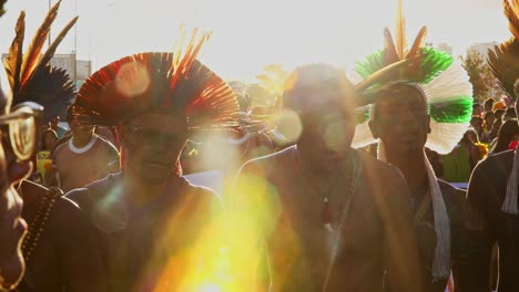 Llamarada-Solar-Iluminando-La-Protesta-Indígena-En-Brasilia
