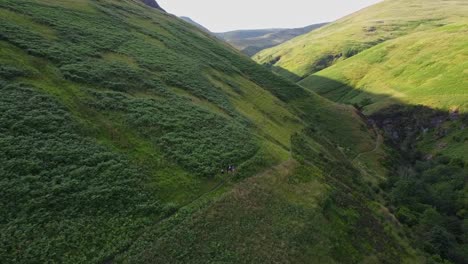 Drone-footage-of-a-sunny-day-at-Alva-Glen,-Scotland