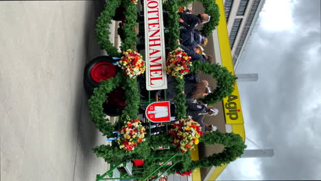 Traditional-parade-of-the-innkeepers,-first-day-of-the-Oktoberfest-in-Munich,-Germany