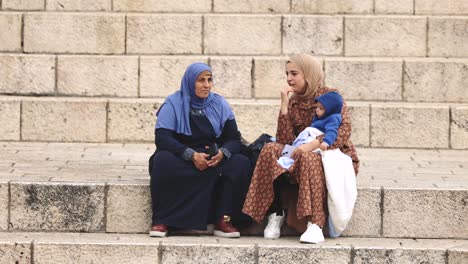 Group-Of-Arab-Refugees-Walking