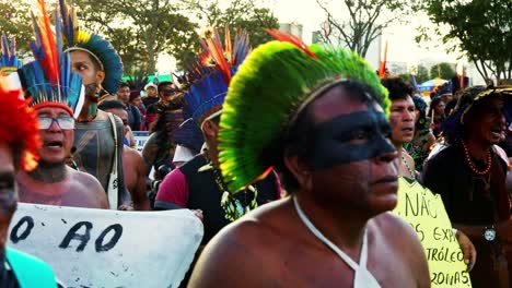 Hunderte-Indigene-Marschierten-In-Brasilien,-Um-Zu-Protestieren