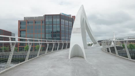 Tagesaufnahmen-Der-Squinty-Bridge-Im-Stadtzentrum-Von-Glasgow