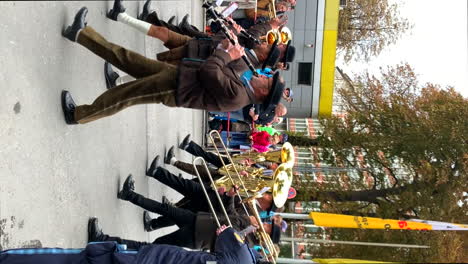 Traditional-parade-of-the-innkeepers,-first-day-of-the-Oktoberfest-in-Munich,-Germany