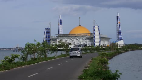 Car-ride-to-Al-Alam-Mosque-in-Kendari-City,-the-Mosque-of-the-Pride-of-Southeast-Sulawesi-Residents