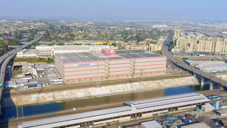 Luftpanorama-Des-Logistiklagers-Für-Zuverlässige-Lieferkettendienste-In-Los-Angeles