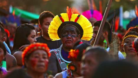 Verschiedene-Stammesvölker-Versammeln-Sich-In-Brasilien,-Um-Gegen-Den-Landverlust-Im-Amazonas-Regenwald-Zu-Protestieren