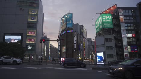 Light-Traffic-Going-Past-In-Shinjuku-During-Golden-Hour-Light-In-The-Sky