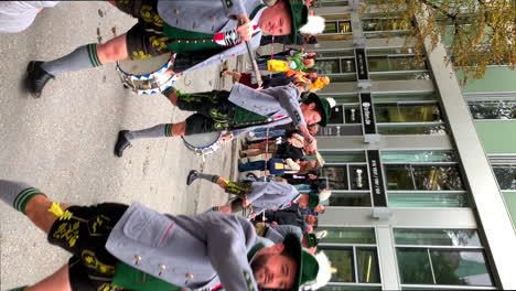 Traditional-parade-of-the-innkeepers,-first-day-of-the-Oktoberfest-in-Munich,-Germany