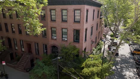 Aerial-view-around-a-rowhouse,-summer-day-in-Brooklyn-Heights,-New-York,-USA