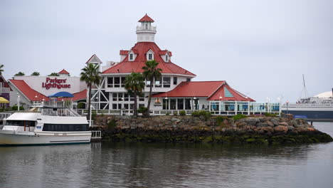 Parkers'-Lighthouse-and-restaurant-in-Long-Beach,-California---establishing-shot