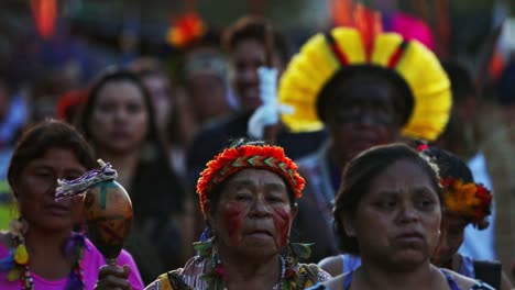 Verschiedene-Indigene-Stammesvölker-Protestieren-In-Brasilien-Gegen-Den-Verlust-Ihres-Lebensraums