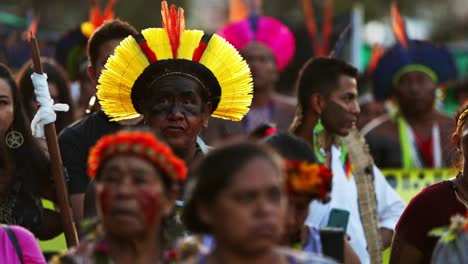 Krieger-Indigener-Stämme-Des-Amazonasgebiets-Protestieren-In-Brasilien-Gegen-Den-Verlust-Von-Stammesgebieten