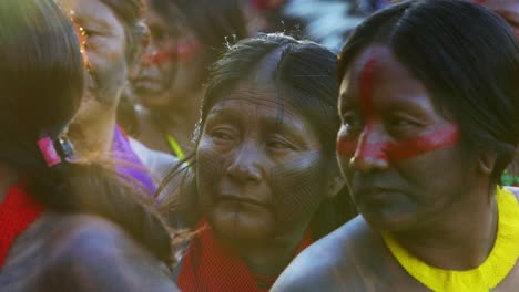 Eine-Gruppe-Indigener-Frauen-Protestiert-Gegen-Die-Landabgrenzung-In-Der-Hauptstadt