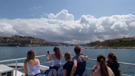 Tourists-on-a-guide-voyage-along-the-shores-of-Malta-near-Valletta
