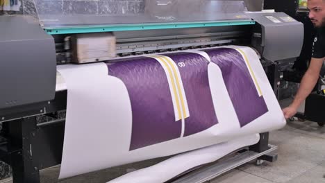 Industrial-sublimation-printer-for-digital-printing-on-fabrics