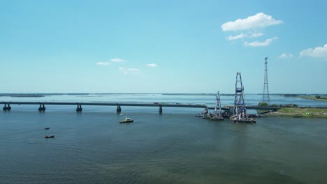 El-Puente-De-Haringvliet,-Sobre-El-Que-Discurre-La-Autopista-A29-En-El-Sur-De-Holanda,-Está-Cerrado-Por-Reformas.