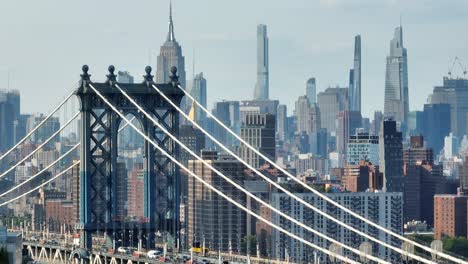 Luftaufnahme-Der-Manhattan-Bridge-Und-Des-Empire-State-Building-Mit-Langem-Zoomobjektiv