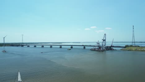 El-Puente-Haringvliet-En-El-Sur-De-Holanda-Está-Siendo-Renovado.