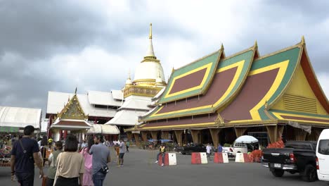 Einer-Der-Berühmtesten-Tempel-Thailands,-In-Dem-Sich-Ai-Khai-Des-Legendären-Heiligen-Jungen-Befindet