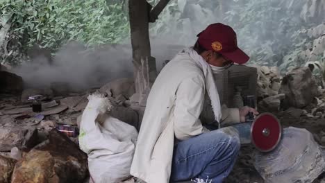 Proceso-De-Fabricación-De-Accesorios-De-Piedra-En-Sukabumi,-Java-Occidental.