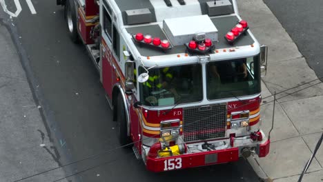 Vehículo-De-Rescate-Fdny-Estacionado-En-La-Calle-De-Staten-Island