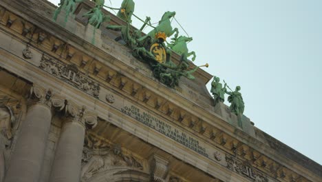 Quadriga-Statue-On-The-Top-Of-Cinquatenaire-Arch-Gate-At-Cinquantenaire-Park-In-Brussels,-Belgium