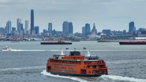 Staten-Island-Ferry-boat-headed-toward-NYC-skyline