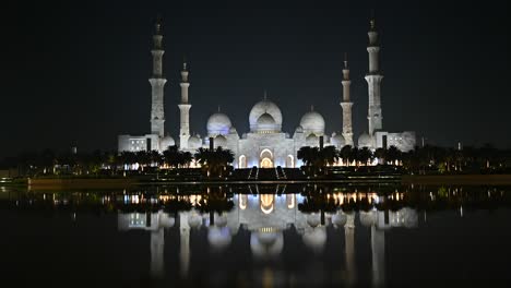 Die-Scheich-Zayid-Moschee-Befindet-Sich-In-Abu-Dhabi,-Der-Hauptstadt-Der-Vereinigten-Arabischen-Emirate