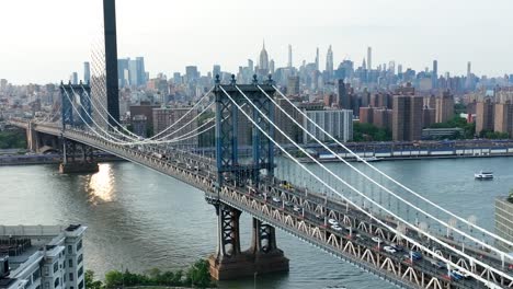Manhattan-Bridge-spanning-East-River-in-New-York-City