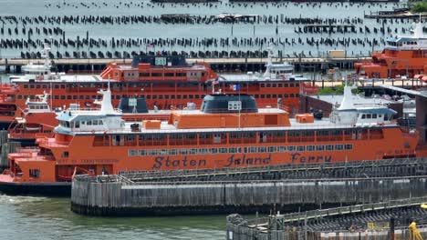 Ferry-De-Staten-Island-En-La-Terminal