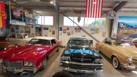 Milzkalne,-Lettland---11.-Juni-2023:-Amerikanischer-Oldtimer-Und-Umfangreiche-Sammlung-Von-Jawa-Motorrädern,-Garage-Für-Sowjetische-Motorradausrüstung,-Ausgestellt-Im-Automobilmuseum-In-Milzkalne