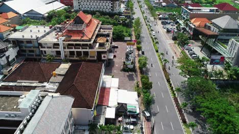 Luftaufnahme-Der-Sonnenuntergangsstraße-Kuta-Denpasar-Bali