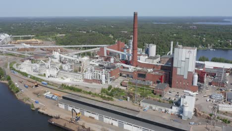 Stora-Enso-Sunila-Zellstofffabrik-Und-Ihr-Hafen