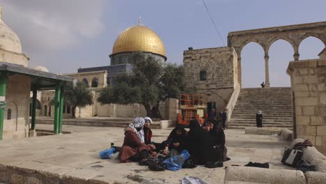 Tiro-Con-Steadicam-Arcos-De-La-Cúpula-Dorada-De-La-Roca-En-Jerusalén,-Israel