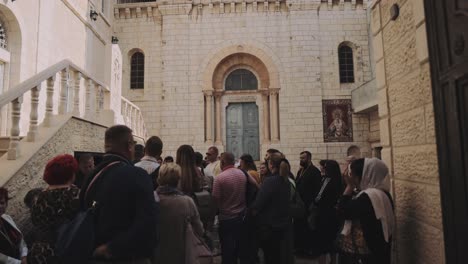 Peregrino-Cristiano-Caminando-En-Jerusalén