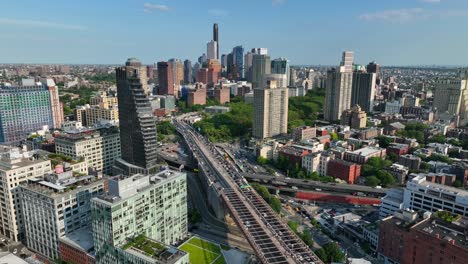 Innenstadt-Von-Brooklyn,-New-York-Während-Des-Wunderschönen-Sonnenuntergangs-Zur-Goldenen-Stunde-Im-Sommer