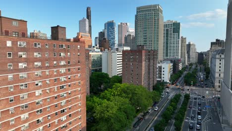Old-housing-apartments-in-downtown-Brooklyn,-New-York
