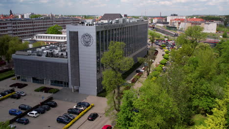 Aerial-establishing-shot-showing-modern-polish-university-of-technology-in-Gliwice-City-during-sunny-day,-Poland