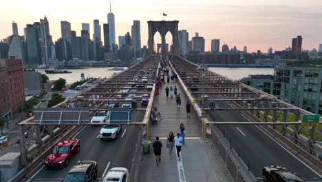 Hermosa-Puesta-De-Sol-Detrás-Del-Puente-De-Brooklyn