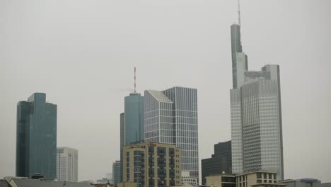 Handheld-shot-of-Frankfurt-skyline-with-skyscrapers-on-a-cloudy-day,-copyspace