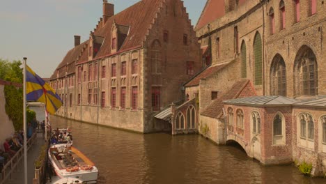 Boat-Canal-With-Saint-John’s-Hospital-Museum-At-The-Background-In-Bruges,-Belgium