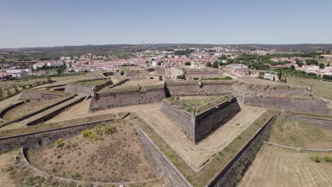 Beeindruckende-Festung-Santa-Luzia-Von-Elvas,-Luftübersicht