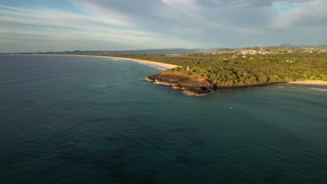 Approaching-aerial-over-Fingal-Head,-Northern-New-South-Wales,-Australia