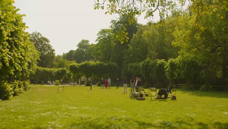 Group-Of-Students-At-The-Green-Lush-Nature-Landscape-Of-Minnewaterpark-In-Bruges,-Belgium