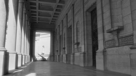 Retro-View-Of-The-Outdoor-Corridor-In-The-Historic-Parc-du-Cinquantenaire-In-Brussels,-Belgium